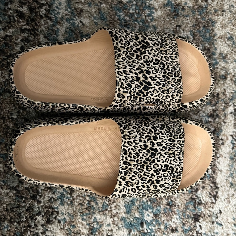 Unbranded Women’s Slides
